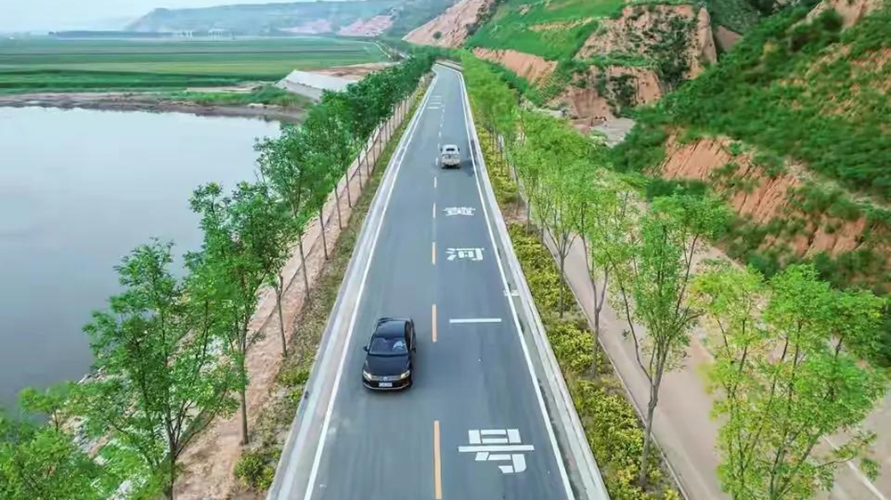 黃河一號(hào)旅游公路.jpg