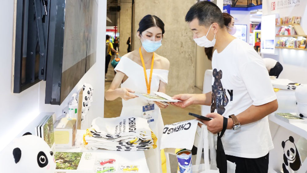 四川：成都文旅攜“雪山下的公園城市”主題文創(chuàng)產(chǎn)品亮相第十屆澳門旅博會！
