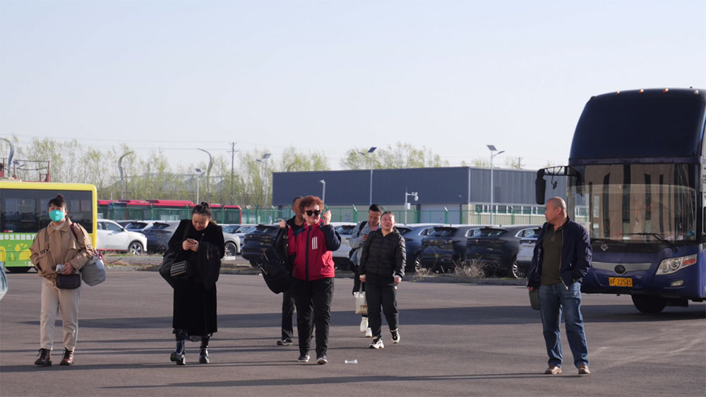 新疆：霍爾果斯中哈旅游出境首發(fā)團(tuán)正式啟程，積極推動(dòng)跨境旅游高質(zhì)量發(fā)展！