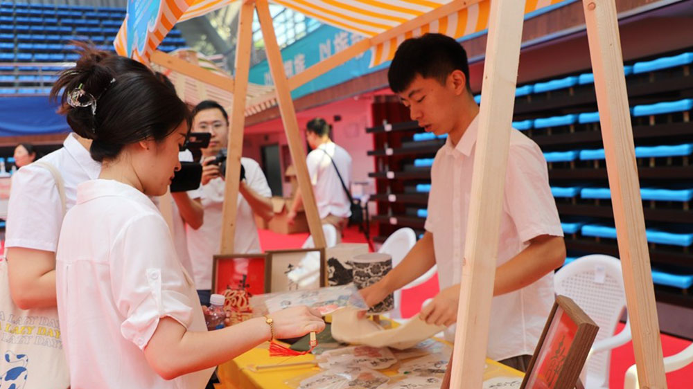 青島靈山灣文化旅游節(jié)現(xiàn)場(chǎng) 青島靈山灣文化旅游節(jié)現(xiàn)場(chǎng).jpg