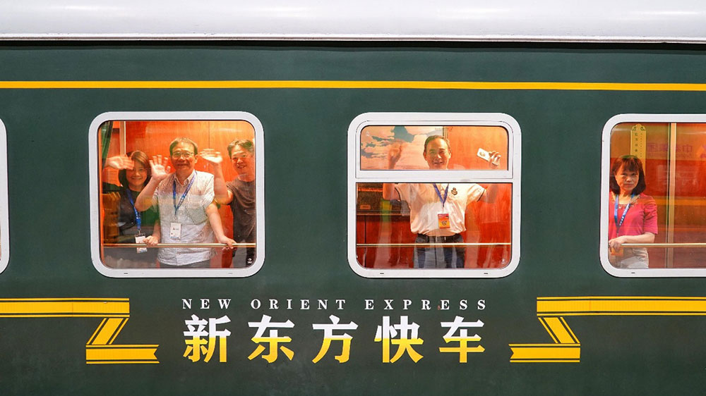 文旅：2023年第100列新疆鐵路旅游專列Y935次發(fā)車，進(jìn)一步推動(dòng)文旅產(chǎn)業(yè)發(fā)展！