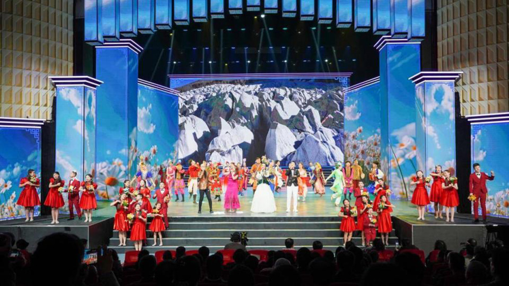 新疆：首屆中國(guó)新疆民間藝術(shù)季成果展示活動(dòng)在烏魯木齊舉辦，有效促進(jìn)各民族交往交流交融！