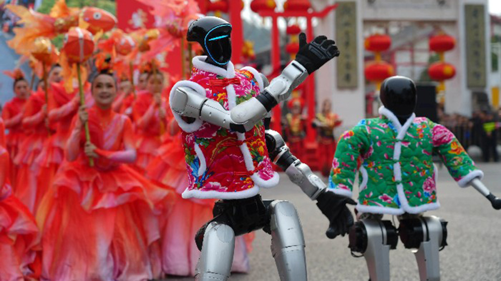 德陽(yáng)2026年元宵民俗文化巡游活動(dòng)現(xiàn)場(chǎng)機(jī)器人.jpg